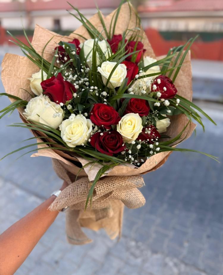 Kırmızı ve Beyaz Gül Aşkı