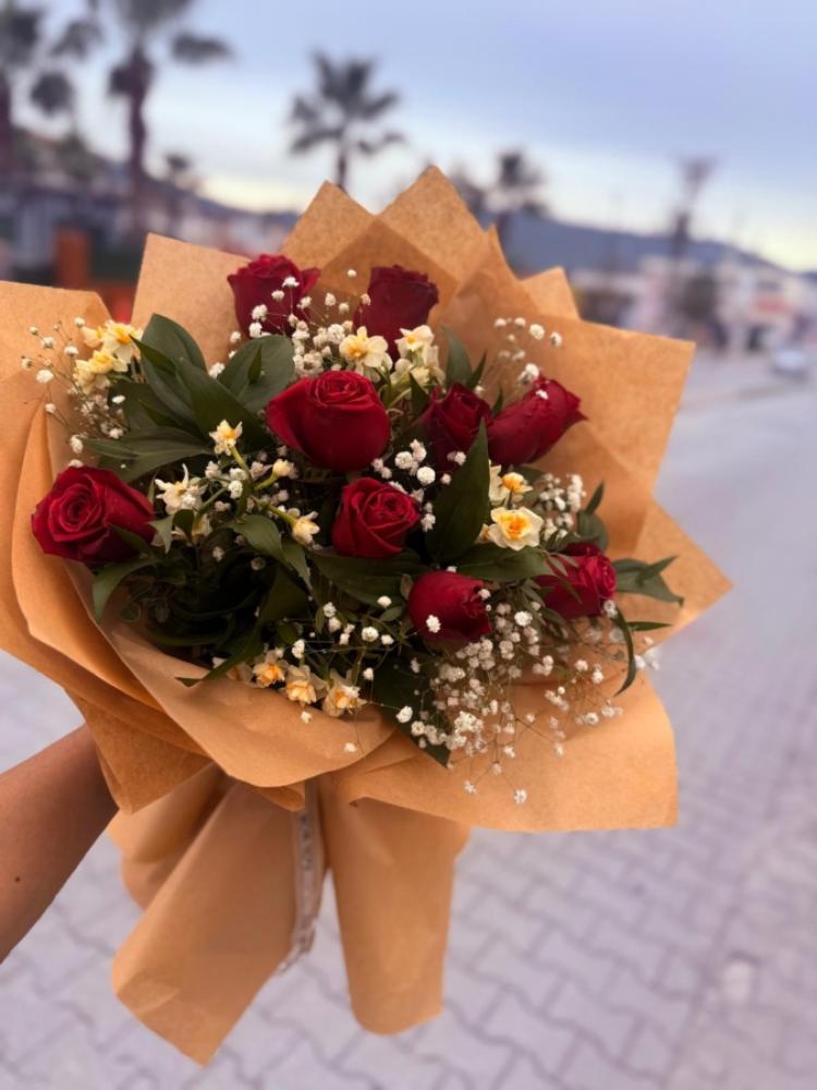 Nergisli Gül Buketi