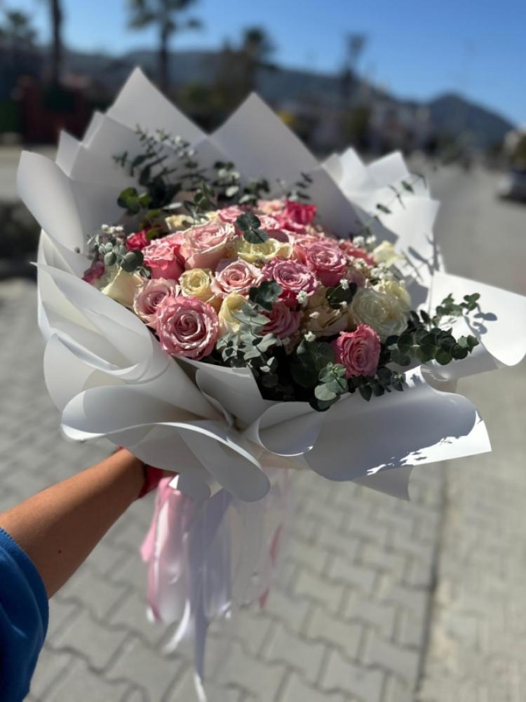 Güllerin Renk Aşkı